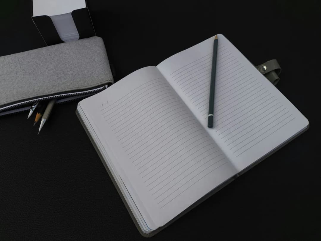 Zeszyt do fizyki w kratkę czy linie – co wybrać dla lepszych notatek?