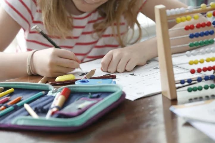 Jak napisać dostosowanie wymagań edukacyjnych w edukacji wczesnoszkolnej, aby wspierać dzieci?