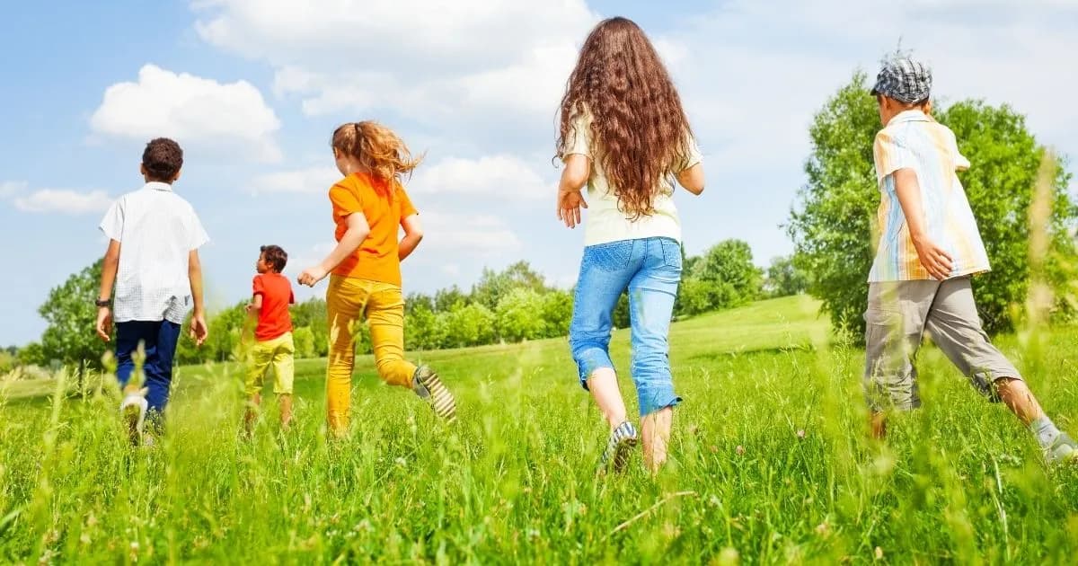 Jak przygotować gry terenowe dla dzieci - kompletny poradnik organizacji