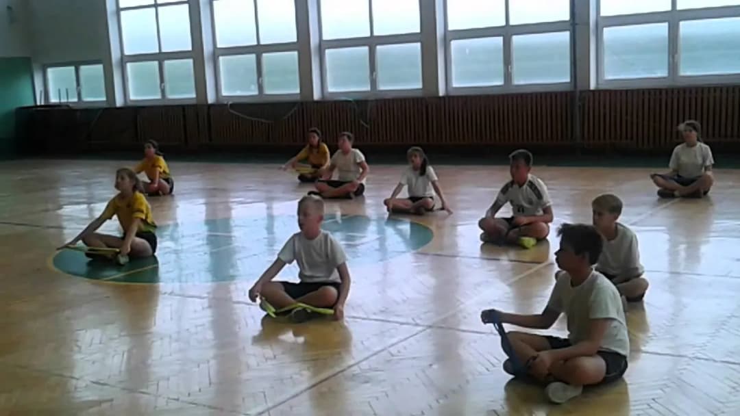 Poznaj najlepsze ćwiczenia z szarfą: kreatywne gry ruchowe dla dzieci