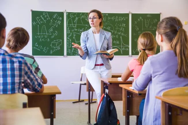 Zakres obowiązków nauczyciela: poznaj realia pracy w szkole