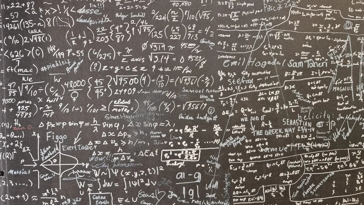 Czym jest delta w matematyce? Zrozumienie jej znaczenia i zastosowań
