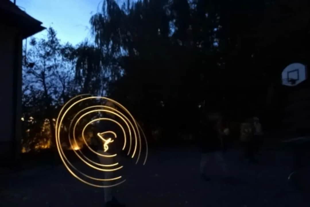 Jak zorganizować niezapomniane nocowanie w szkole: Poradnik dla rodziców