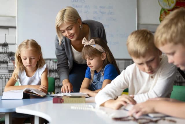Co to jest projekt edukacyjny i jak może zmienić naukę?